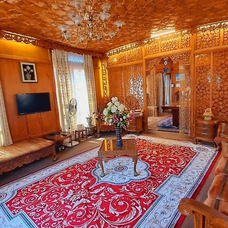 New Lakes Crown Group Of Houseboats Srinagar  Exterior photo