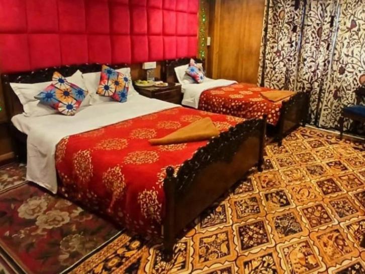 New Lakes Crown Group Of Houseboats Srinagar  Room photo