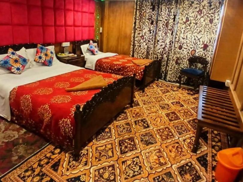 New Lakes Crown Group Of Houseboats Srinagar  Room photo