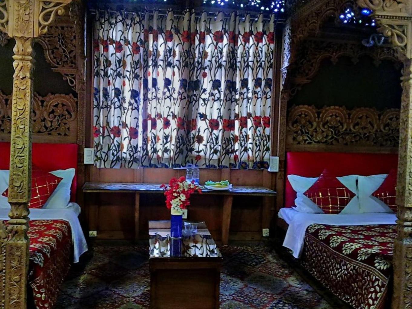 New Lakes Crown Group Of Houseboats Srinagar  Room photo