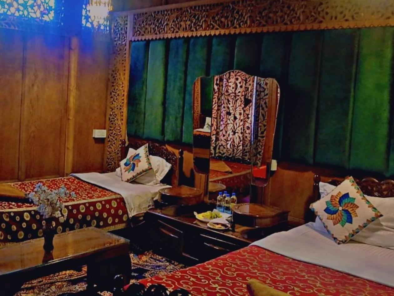 New Lakes Crown Group Of Houseboats Srinagar  Room photo