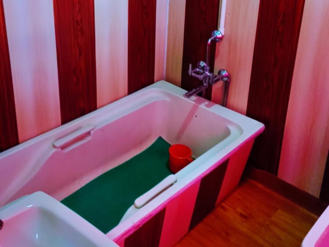 New Lakes Crown Group Of Houseboats Srinagar  Room photo